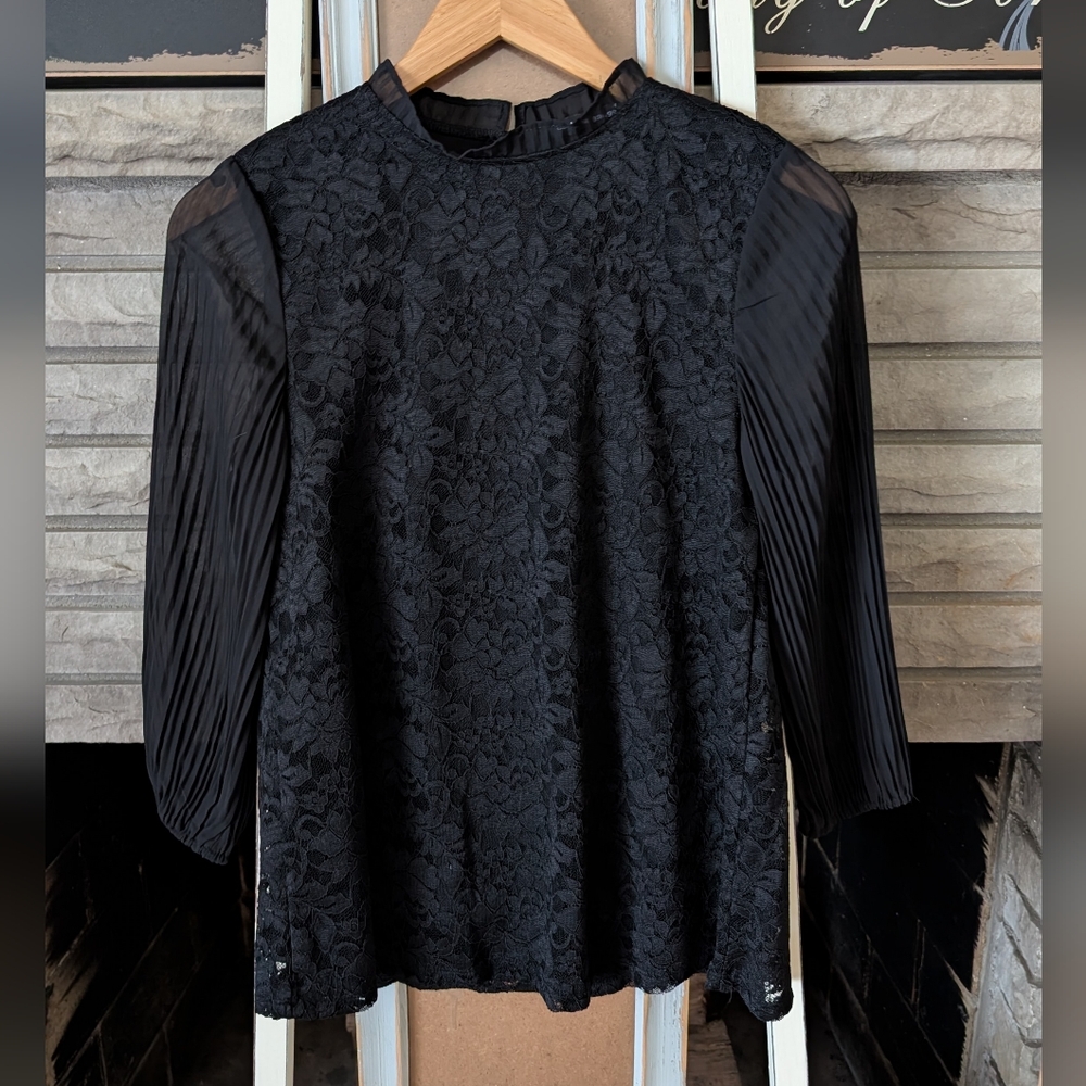 Cable & Gauge Women's Black Lace Blouse with Pleated Chiffon Sleeves Size Small